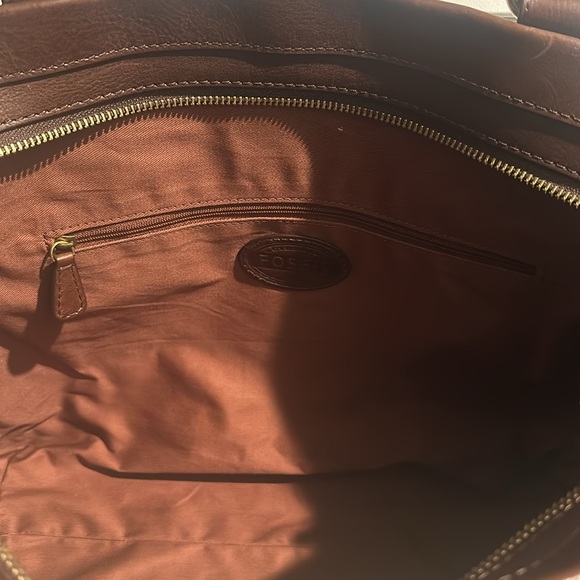 EUC Fossil Croco Embossed Leather Tote with Side Slip Pockets and Hangtag. - Picture 10 of 12